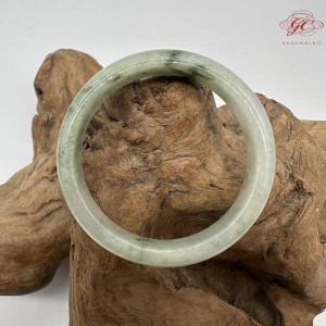 【肌容雪】天然緬甸A貨糯冰飄花翡翠平安鐲 編號287(鐲圍55.6mm#17.5號)