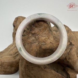 【肌容雪】天然緬甸A貨粉底綠飄花翡翠平安鐲 編號298(鐲圍55.5mm#17.5號)