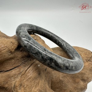 【肌容雪】天然緬甸A貨烏雞翡翠圓條手鐲 編號300(鐲圍56.6mm#18號)