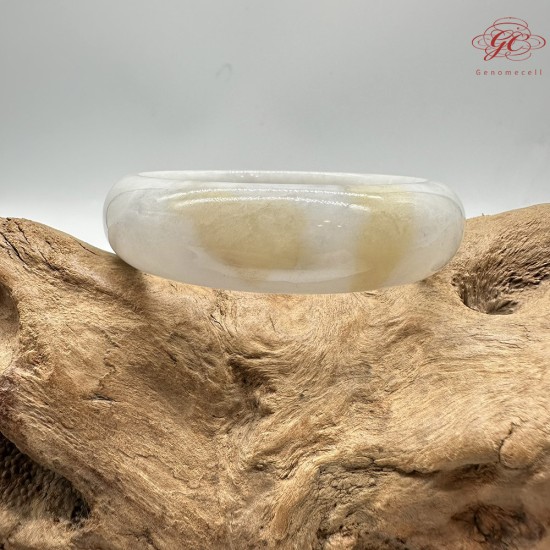 【肌容雪】天然緬甸A貨白底帶金翡翠平安鐲 編號305(鐲圍56.9mm#18號)