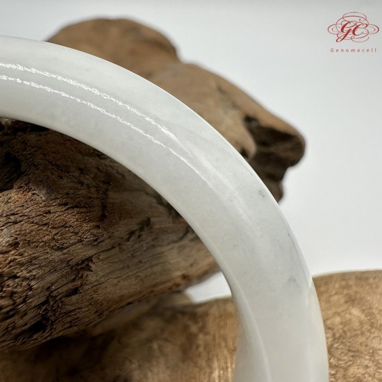 【肌容雪】天然緬甸A貨白底帶金翡翠平安鐲 編號305(鐲圍56.9mm#18號)