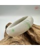 【肌容雪】天然緬甸A貨翡翠白底飄綠花平安鐲 編號319(鐲圍57.7mm#18號)