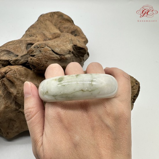 【肌容雪】天然緬甸A貨翡翠白底飄綠花平安鐲 編號319(鐲圍57.7mm#18號)