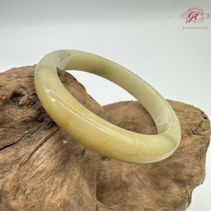 【肌容雪】天然緬甸A貨糯冰黃飄花翡翠平安鐲 編號321(鐲圍55.4mm#17.5號)