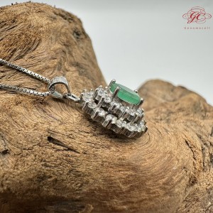 【肌容雪】天然緬甸A貨鑲鑽綠翡翠吊墜 編號323