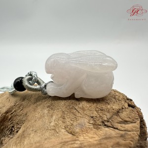 【肌容雪】天然緬甸A貨翡翠糯冰兔子造型吊墜繩 編號324
