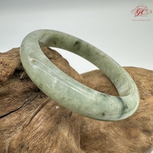 【肌容雪】天然緬甸A貨綠飄花翡翠平安鐲 編號344(鐲圍56.8mm#18號)