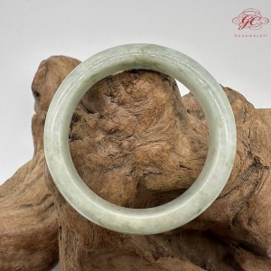 【肌容雪】天然緬甸A貨綠飄花翡翠平安鐲 編號345(鐲圍53.0mm#16.5號)