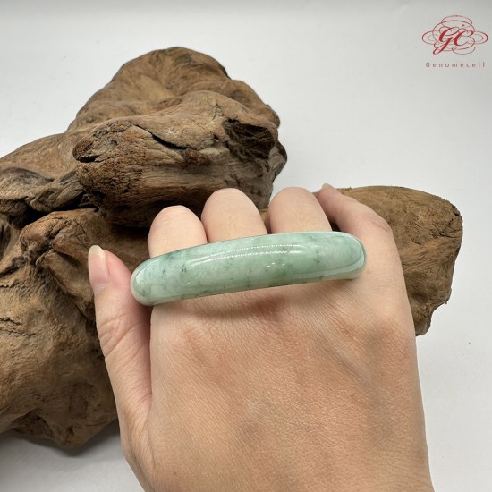 【肌容雪】天然緬甸A貨綠飄花翡翠平安鐲 編號352(鐲圍56.4mm#17.5號)