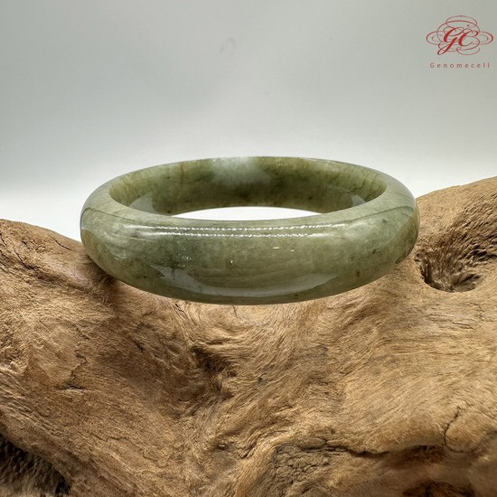 【肌容雪】天然緬甸A貨綠飄花翡翠平安鐲 編號353(鐲圍56.3mm#17.5號)