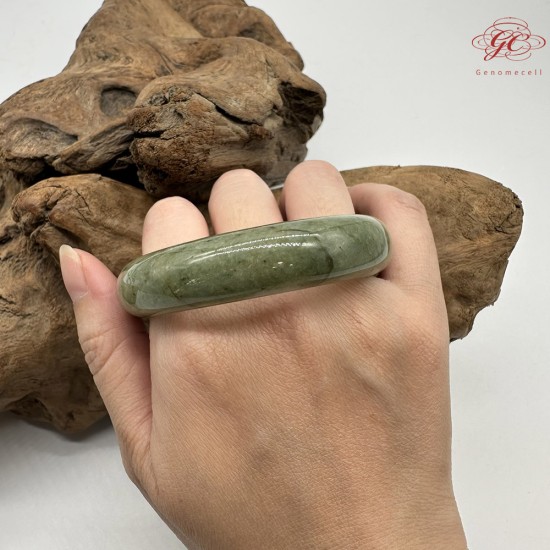 【肌容雪】天然緬甸A貨綠飄花翡翠平安鐲 編號353(鐲圍56.3mm#17.5號)