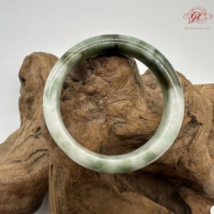 【肌容雪】天然緬甸A貨翡翠飄花平安鐲 編號355(鐲圍54.9mm#17號)