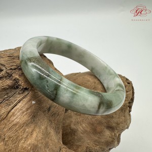 【肌容雪】天然緬甸A貨翡翠飄花平安鐲 編號355(鐲圍54.9mm#17號)