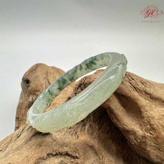 【肌容雪】天然緬甸A貨冰綠飄花翡翠雕花貴妃鐲 編號411(鐲圍58.2mm#18.5號)