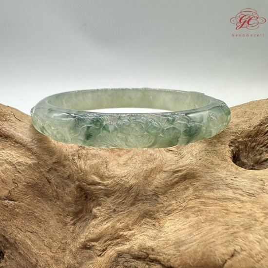 【肌容雪】天然緬甸A貨冰綠飄花翡翠雕花貴妃鐲 編號411(鐲圍58.2mm#18.5號)