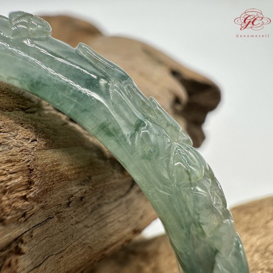 【肌容雪】天然緬甸A貨冰綠飄花翡翠雕花貴妃鐲 編號411(鐲圍58.2mm#18.5號)