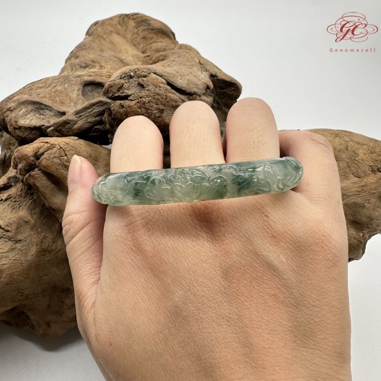 【肌容雪】天然緬甸A貨冰綠飄花翡翠雕花貴妃鐲 編號411(鐲圍58.2mm#18.5號)