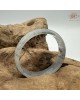 【肌容雪】天然緬甸A貨高冰烏雞翡翠平安鐲 編號412(鐲圍55.4mm#17.5號) 【肌容雪】天然緬甸A貨高冰烏雞翡翠平安鐲 編號412(鐲圍55.4mm#17.5號)