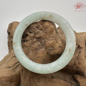 【肌容雪】天然緬甸A貨冰藍灑金翡翠圓條手鐲 編號525(鐲圍55.8mm#17.5號) 【肌容雪】天然緬甸A貨冰藍灑金翡翠圓條手鐲 編號525(鐲圍55.8mm#17.5號)