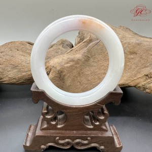 【肌容雪】天然緬甸A貨冰糯紅斑飄花翡翠圓條手鐲 編號919(鐲圍57.5mm#18號)