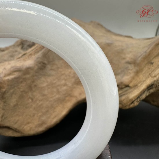 【肌容雪】天然緬甸A貨冰糯紅斑飄花翡翠圓條手鐲 編號919(鐲圍57.5mm#18號)