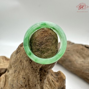 【肌容雪】天然緬甸A貨翡翠綠飄花戒圈 編號1001(戒圍17.8mm#12號)