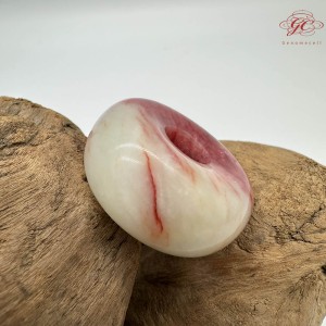 【肌容雪】天然美石雞血石紅紋千層平安扣吊飾 編號B146