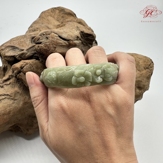 【肌容雪】天然美石青綠雕刻花造型平安鐲 編號B211(鐲圍56.9mm#18號)