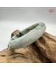 【肌容雪】天然美石綠飄花平安鐲 編號B239(鐲圍57.9mm#18號) 【肌容雪】天然美石綠飄花平安鐲 編號B239(鐲圍57.9mm#18號)