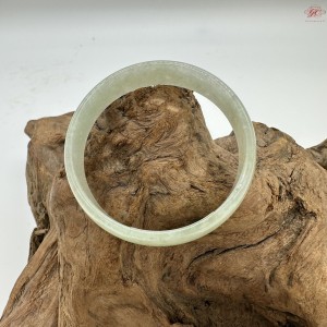 【肌容雪】天然緬甸A貨冰糖雪梨翡翠公主鐲 編號20 (鐲寬52.2mm #17號)