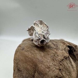 【肌容雪】老銀花朵造型吊墜附盒 編號A40