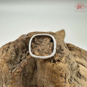 【肌容雪】老銀方形造型戒指附盒 編號A45