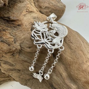 【肌容雪】魚躍蓮花造型吊墜附盒 編號A50