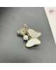 【肌容雪】雙蝶白貝天然珍珠胸針附收納盒 編號P13 【肌容雪】雙蝶白貝天然珍珠胸針附收納盒 編號P13
