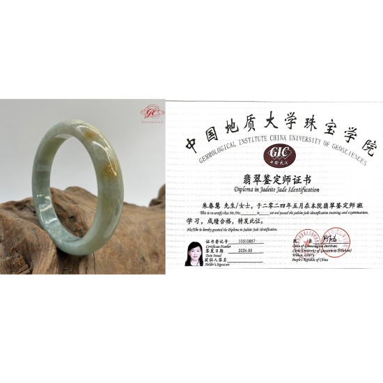 【肌容雪】天然緬甸A貨湖水綠撒金翡翠特色手鐲 編號139 (鐲寬 56.8mm #18.5號) 【肌容雪】天然緬甸A貨湖水綠撒金翡翠特色手鐲 編號139 (鐲寬 56.8mm #18.5號)