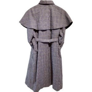 二手奢侈品香奈兒Chanel 黑白格紋斗篷式大衣 (9.9新,肩46胸104長116袖長60)-編號S361