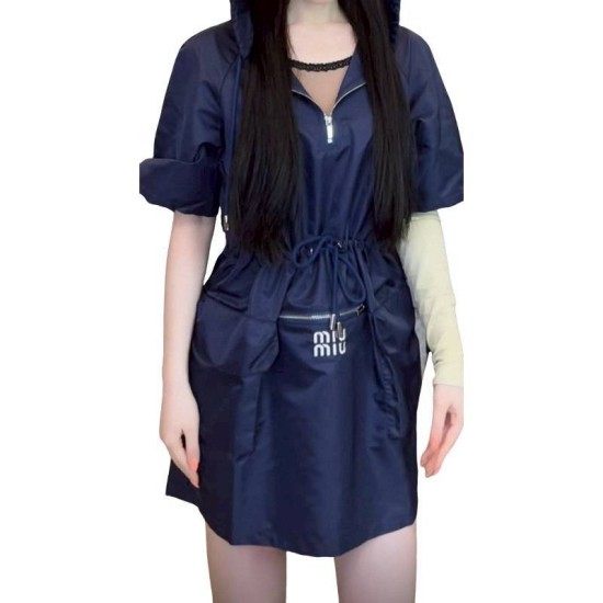 二手奢侈品miumiu 海軍藍科技絲綢連帽工裝短袖連身裙(9.9新 肩40胸52長82) -編號S432