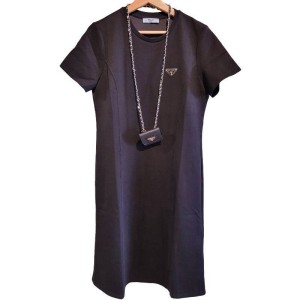 【二手精品9.9新】Prada（普拉達） 三角標短袖連身裙（肩38胸42長110袖長19）編號S480