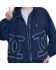 【二手精品9.9新】 CHANEL（香奈兒） 深藍色經典連帽風衣夾克外套 (落肩52胸56長57袖長53)編號S533