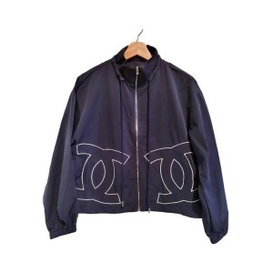 【二手精品9.9新】 CHANEL（香奈兒） 深藍色經典連帽風衣夾克外套 (落肩52胸56長57袖長53)編號S533