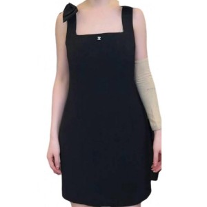 【二手精品9.9新】 香奈兒 (Chanel) 2024年春夏系列肩部蝴蝶結裝飾小黑裙(肩36胸42長79)編號S535