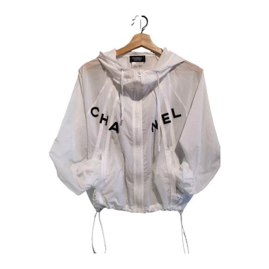 【二手精品9.9新】 Chanel（香奈兒）白色網紗連帽防風外套(肩42胸60長56袖長60)編號S537