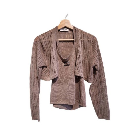【二手精品9.9新】 Miu Miu 鏤空針織兩件式套裝（Twin Set）(肩40胸50長35袖長60(兩件式))編號S540