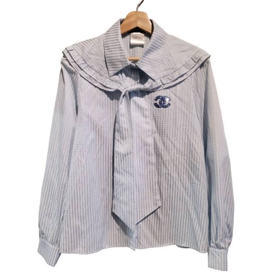 【二手精品9.9新】 CHANEL（香奈兒）荷葉邊大領片與同材質領帶設計的藍白細條紋長袖襯衫(肩40胸52長68袖長63)編號S541