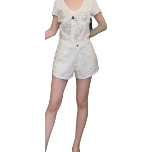 【二手精品9.9新】 香奈兒（Chanel）風格的水鑽裝飾白色牛仔短褲(腰36臀48長31)編號S556