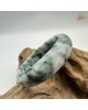 【肌容雪】天然緬甸A貨翡翠白底飄花平安鐲 編號363(鐲圍57.3mm#18號)