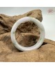 【肌容雪】天然緬甸A貨白底飄花翡翠平安鐲 編號383(鐲圍56.1mm#17.5號)