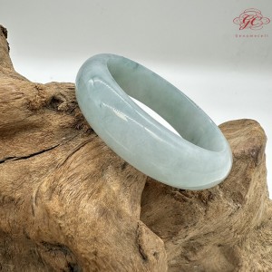 【肌容雪】天然緬甸A貨正冰海藍翡翠平安鐲 編號384(鐲圍56.1mm#17.5號)