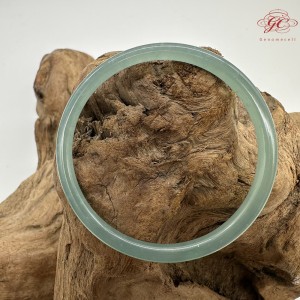 【肌容雪】天然緬甸A貨湖水綠叮噹鐲 編號395(鐲圍55.7mm#17.5號)