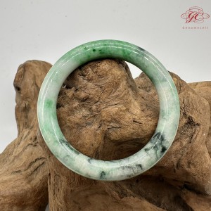 【肌容雪】天然緬甸A貨翡翠綠飄花圓條手鐲 編號533(鐲圍54.2mm#17號)